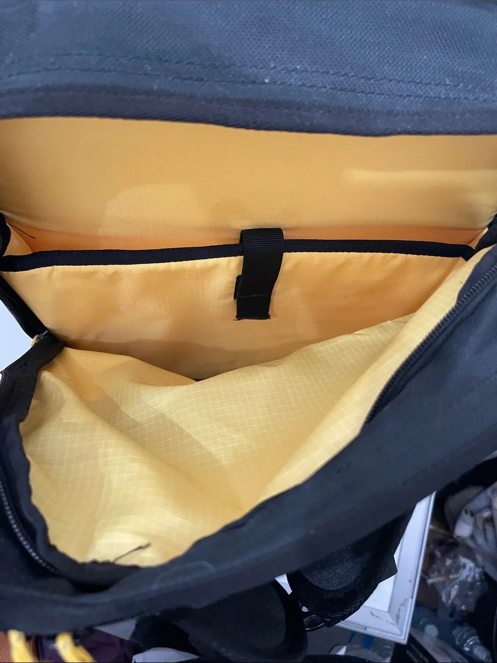 MOUNTAINSMITH PARALLAX CAMERA BACKPACK BLACK SIZE LARGE